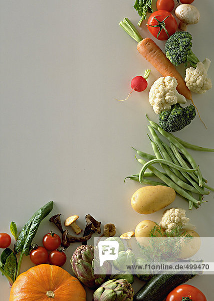 Anordnung von frischem Gemüse