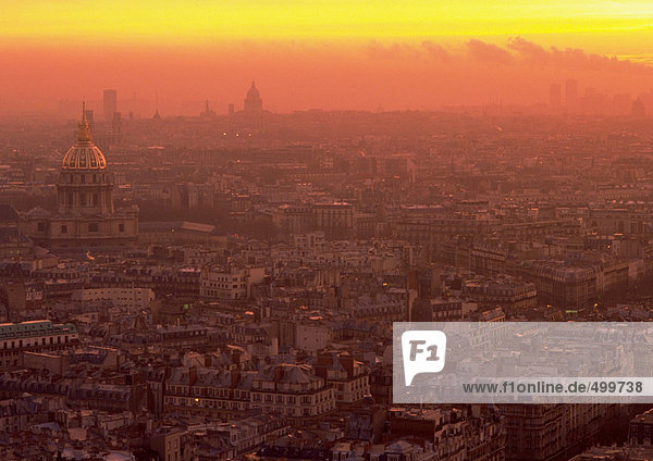 Frankreich  Paris  Dächer bei Sonnenaufgang