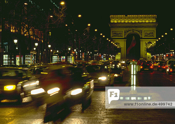 Frankreich  Paris  Arc de Triomphe bei Nacht