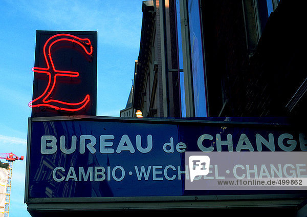 Wechselstubenschild auf Französisch mit Neon-Pfund-Zeichen