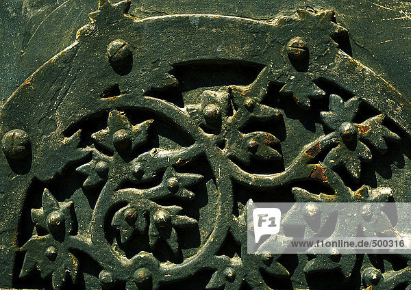 Blumenmuster aus Bronze,  Nahaufnahme