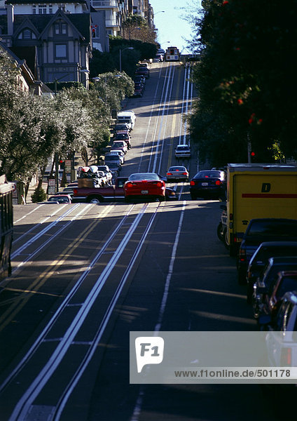 Kalifornien  San Francisco  Autos in der Straße