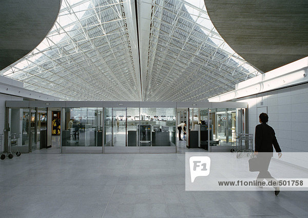 Moderne Flughafenhalle