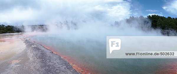 Neuseeland  heiße Quelle  Panoramablick