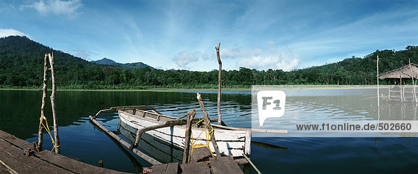 Indonesien  Boot auf dem See  Panoramablick