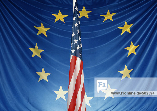 Europäische und amerikanische Flaggen