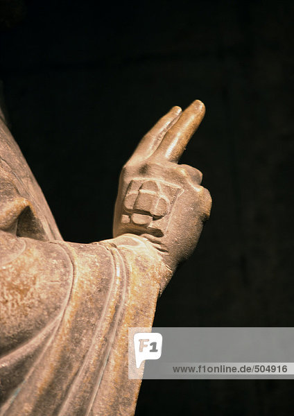 Statue  hand with two fingers making gesture  close-up
