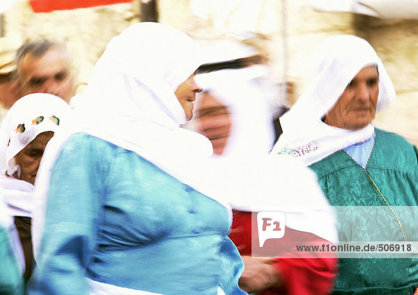 Israel  Jerusalem  Frauen mit Kopftuch.