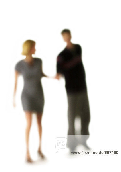 Silhouette des Paares  auf weißem Hintergrund  defokussiert