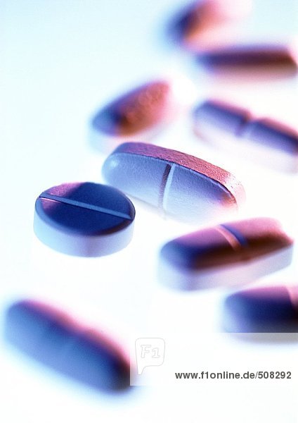 Eine Vielzahl von Medizin-Tabletten  Nahaufnahme  unscharf