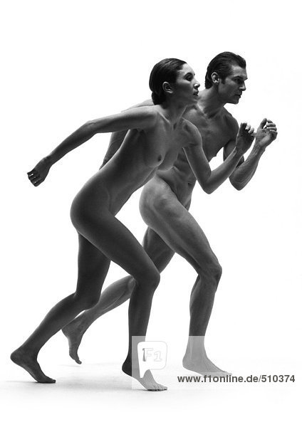 Nackter Mann und Frau beim Laufen  Seitenansicht  s/w