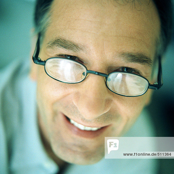 Portrait of man wearing glasses  close-up