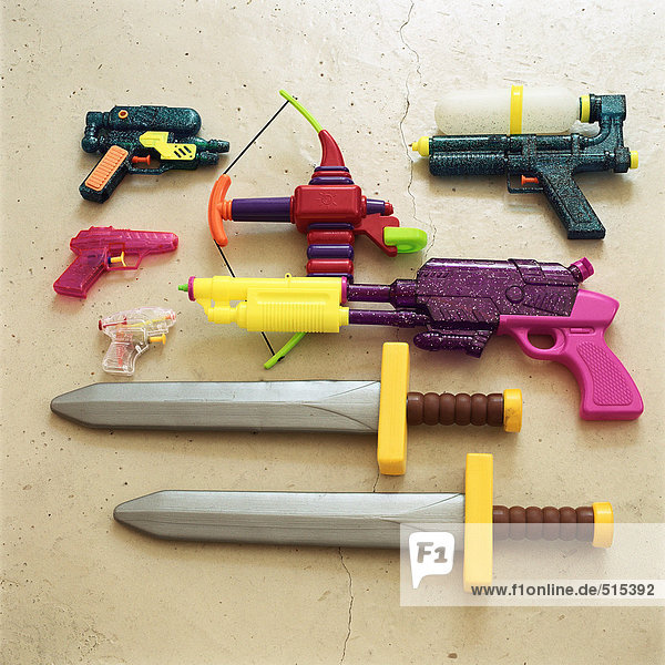 Kinderspielzeug Schwerter und Waffen