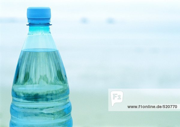 Flasche Mineralwasser  Nahaufnahme