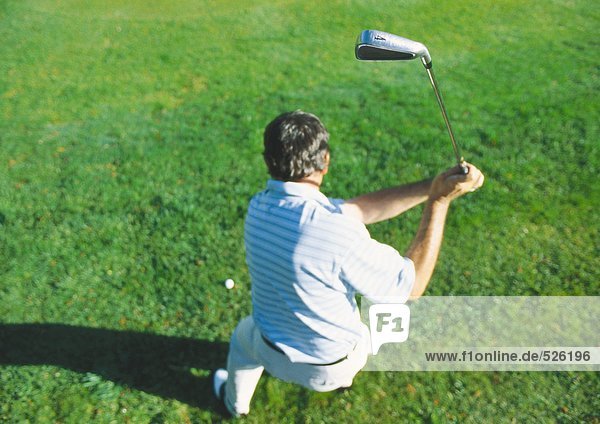 Golfer schwingen  hoher Blickwinkel