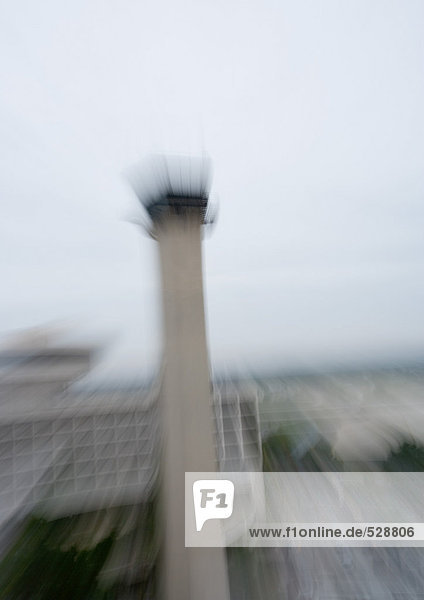 Flughafenkontrollturm  verschwommen
