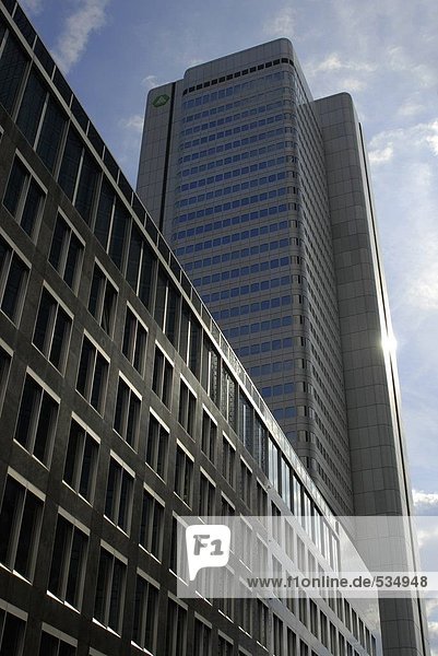 Untersicht Gebäude gegen Himmel  Frankfurt  Deutschland