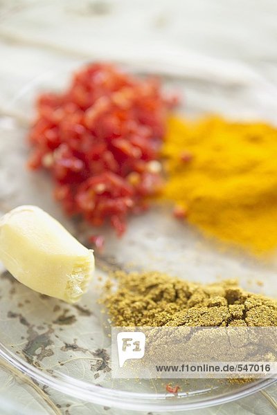 Gewürze und Zutaten für Kichererbsen-Curry