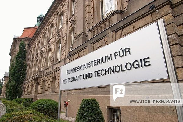Informationstafel am Regierungsgebäude  Bundesministerium für Wirtschaft und Technologie  Berlin  Deutschland