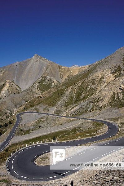 Luftbild von winding Road  Col d Izoard  Frankreich