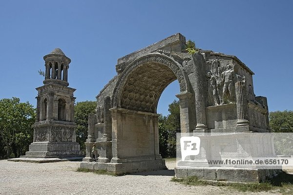 Alte Ruinen der Triumphbogen  Gallia Narbonensis  Frankreich
