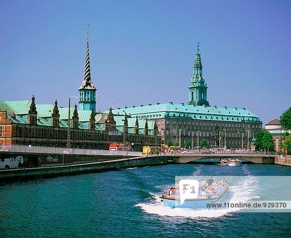 Christiansborg Palace (von Parlament  der Oberste Gerichtshof und das Auswärtige Amt besetzt). Kopenhagen. Dänemark