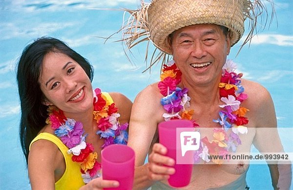 Vater & Tochter im Urlaub in ein Schwimmbad