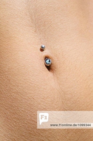 Woman´s navel with piercing