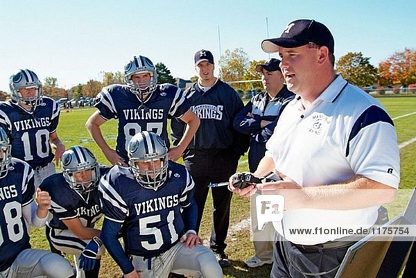 High School Football als Trainer Aktionspläne Stragedy von Reden und Regie spielt und Beratung für Spieler zwischen spielt