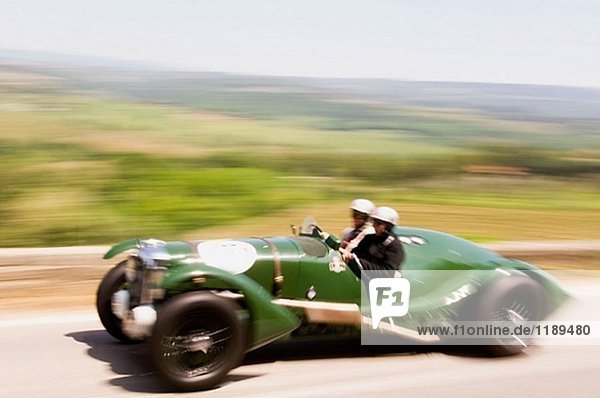 ´Mille Miglia´ historischen Rennen für alte Autos. Tavarnelle Val di Pesa. Toskana. Italien.