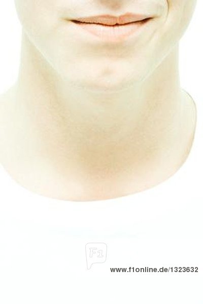 Junger Mann  Ausschnitt  unteres Gesicht und Hals  Nahaufnahme