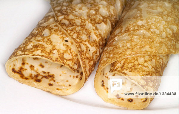 Zwei aufgerollte Pfannkuchen