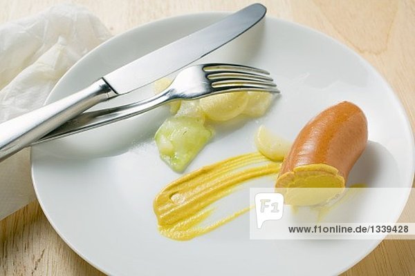 Frankfurter with potato salad and mustard (scraps)