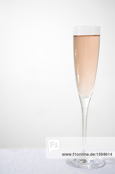 Ein Glas Champagner.
