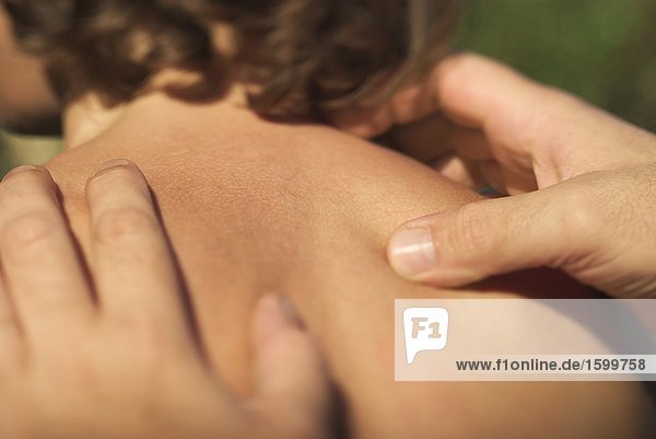 Nahaufnahme-Empfänger Rückenmassage