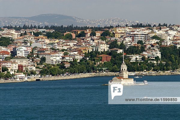 Stadt am Wasser  Leanderturm  Bosphorus  Istanbul  Türkei