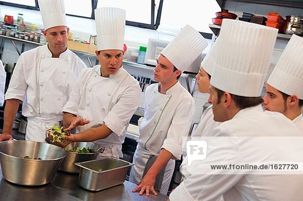 Vorbereitung Salat. Luis Irizar Kochschule. Donostia