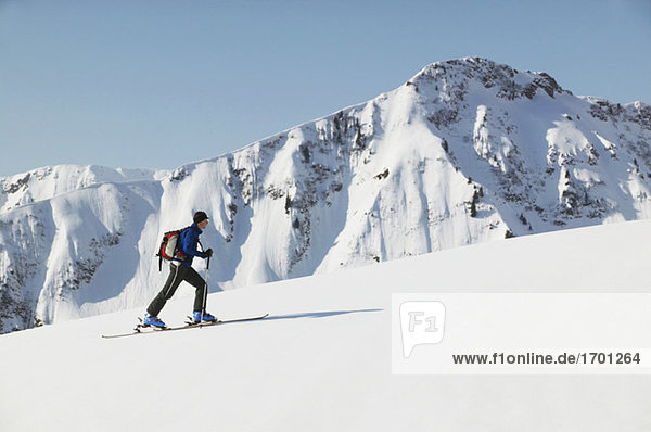 Austria  Kleinwalsertal  Man skiing in Alps