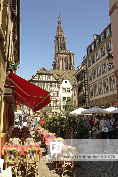 Touristen in der Stadt Markt  Straßburg  Frankreich