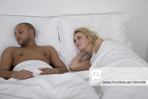 Paar im Bett