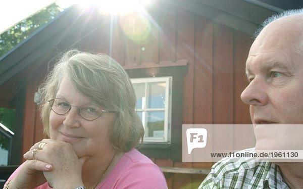 Älteres Paar auf der Veranda