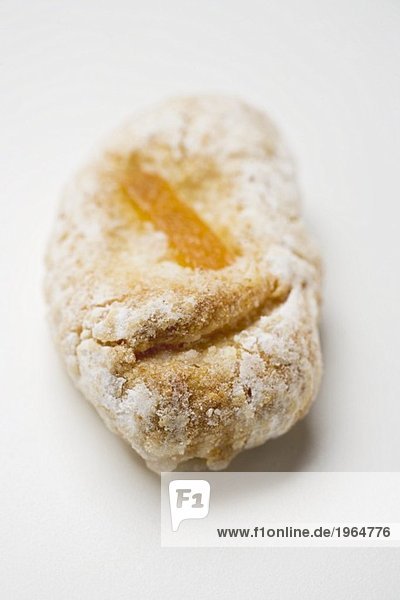Mandelkeks mit Aprikosenfüllung (Italien)