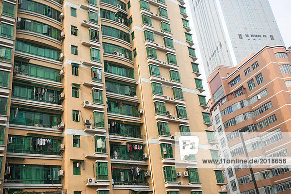 China  Provinz Guangdong  Guangzhou  Hochhaus mit grünen Glasfenstern