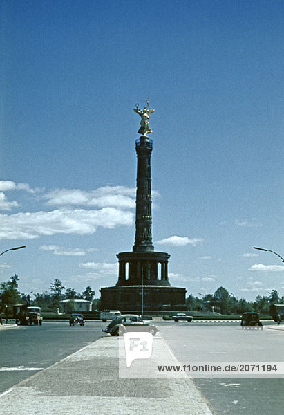 Kreisverkehr unter der Siegessäule,  Berlin,  Deutschland