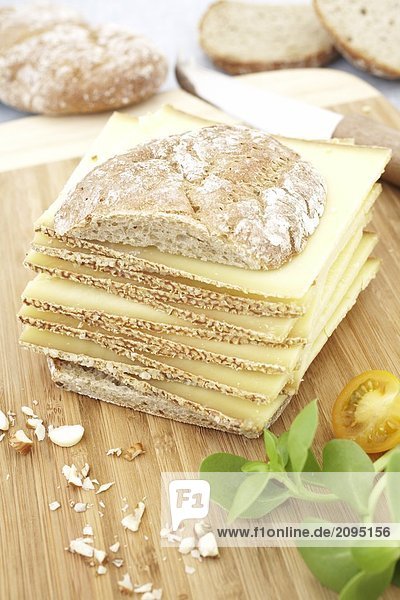Nahaufnahme der Stapel von Käse-sandwich Nahaufnahme der Stapel von Käse-sandwich