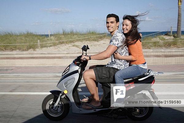 Paar auf scooter