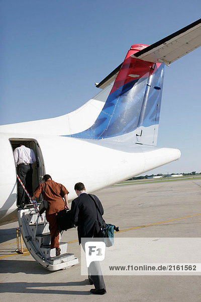 Alabama Montgomery Flughafen Delta Airlines Pendler Flug Nach Atlanta Fluggaste Einsteigen Schritte