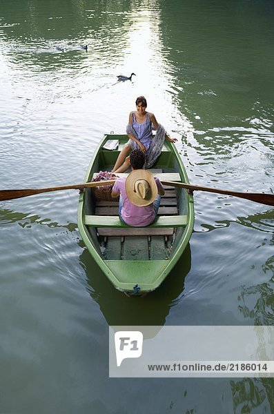 Mann und Frau im Boot