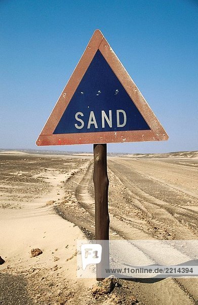 Traffic Sign  Skelettküste  Namib-Wüste. Namibia