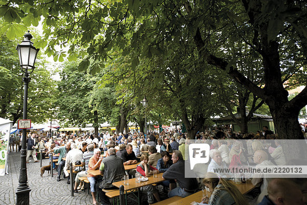 Deutschland  Bayern  München  Biergarten  Viktualienmarkt